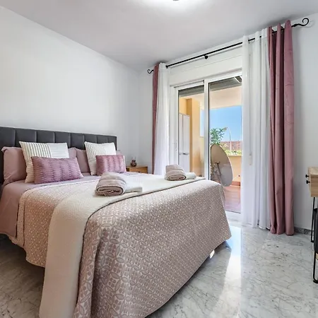 Miramar Apartment *